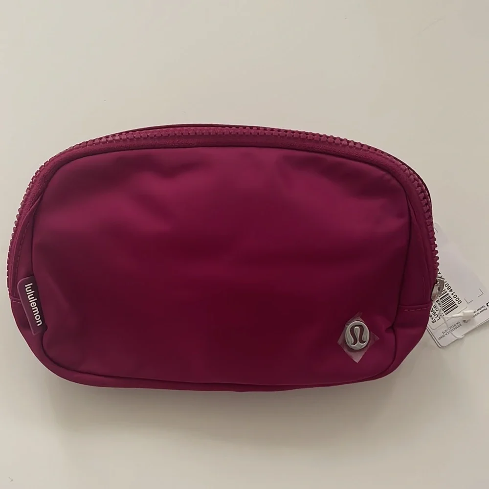 Lululemon Everywhere Belt Bag Wild Berry - Picture 7 of 9